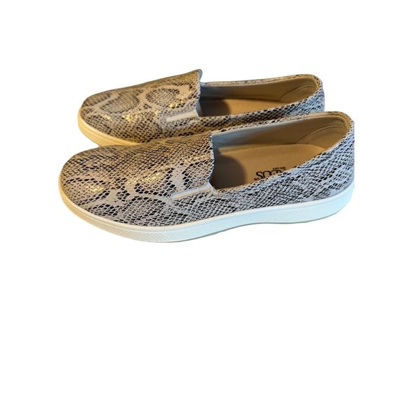 Aureus new in box beige python snake print Vina loafers size 8 - Picture 1 of 7